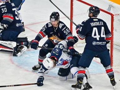 «Металлург» выиграл у «Торпедо» 4:3 с повел в серии в четвертьфинале Кубка Гагарина