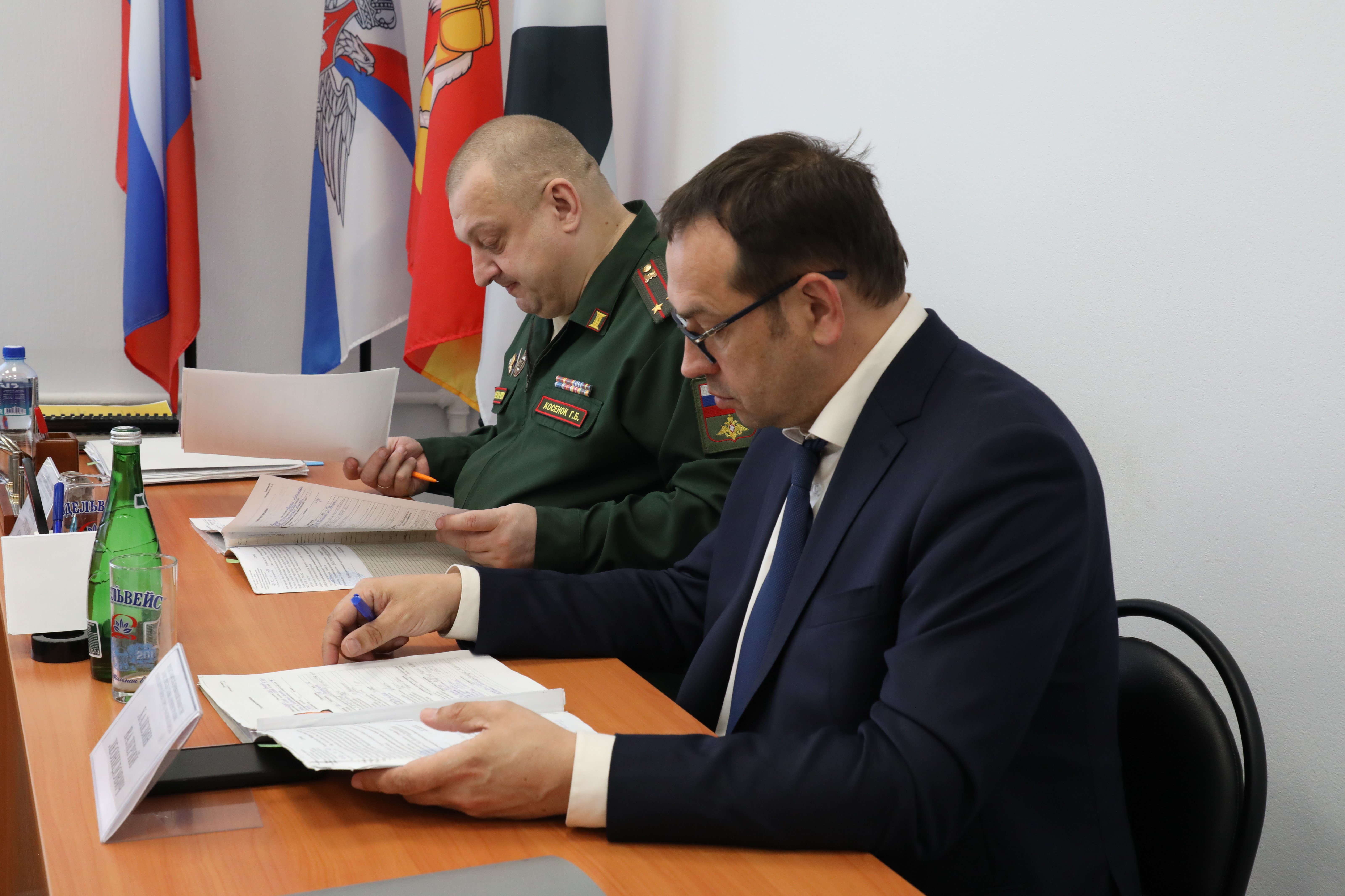 Равняйсь! Смирно! Равняйсь! Смирно!