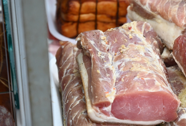 На Южном Урале выпускали копчености из фиктивного сырья