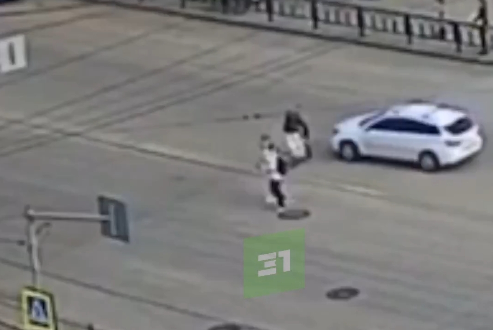 Жительница Магнитогорска на электросамокате попала под машину