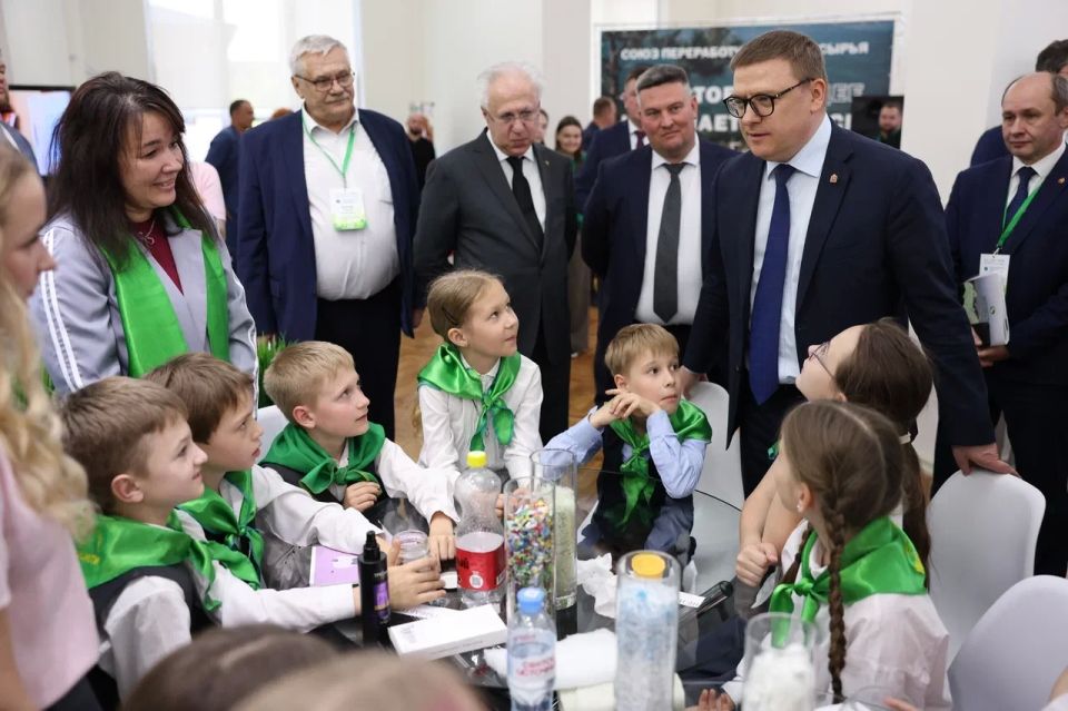 Алексей Текслер открыл V Открытый форум по вопросам экологии и сохранения водных объектов в Челябинске Алексей Текслер открыл V Открытый форум по вопросам экологии и сохранения водных объектов в Челябинске