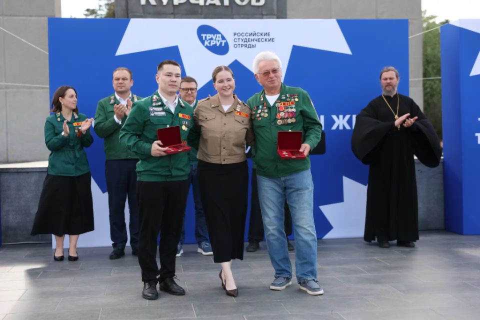 Более 3,5 тысячи студентов Челябинской области приступили к работе Более 3,5 тысячи студентов Челябинской области приступили к работе