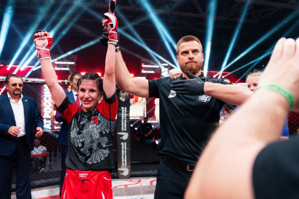 Ангелина Клинова из Магнитогорска взяла золото на чемпионате России по ММА Ангелина Клинова из Магнитогорска взяла золото на чемпионате России по ММА