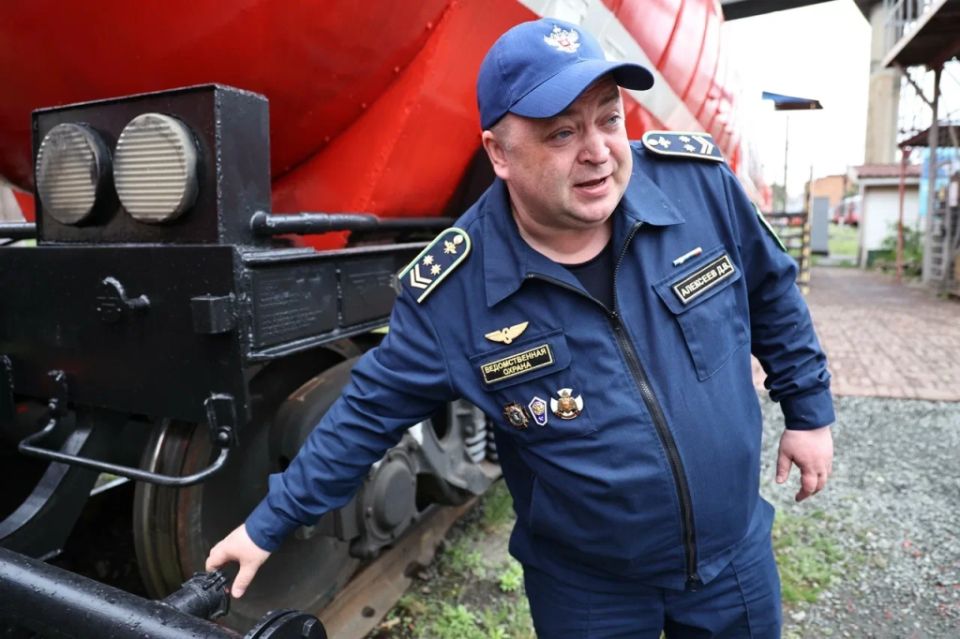 Для тушения пожаров на железной дороге Южного Урала оборудованы 13 спецпоездов Для тушения пожаров на железной дороге Южного Урала оборудованы 13 спецпоездов