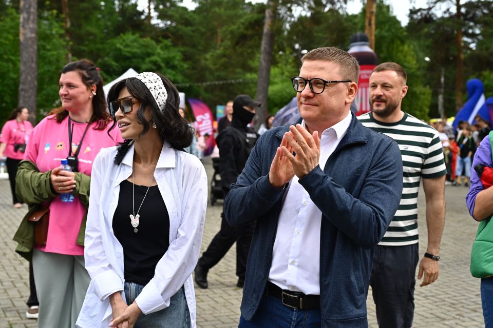 Алексей Текслер открыл в Челябинске детский фестиваль мороженого «Единорожок» Алексей Текслер открыл в Челябинске детский фестиваль мороженого «Единорожок»