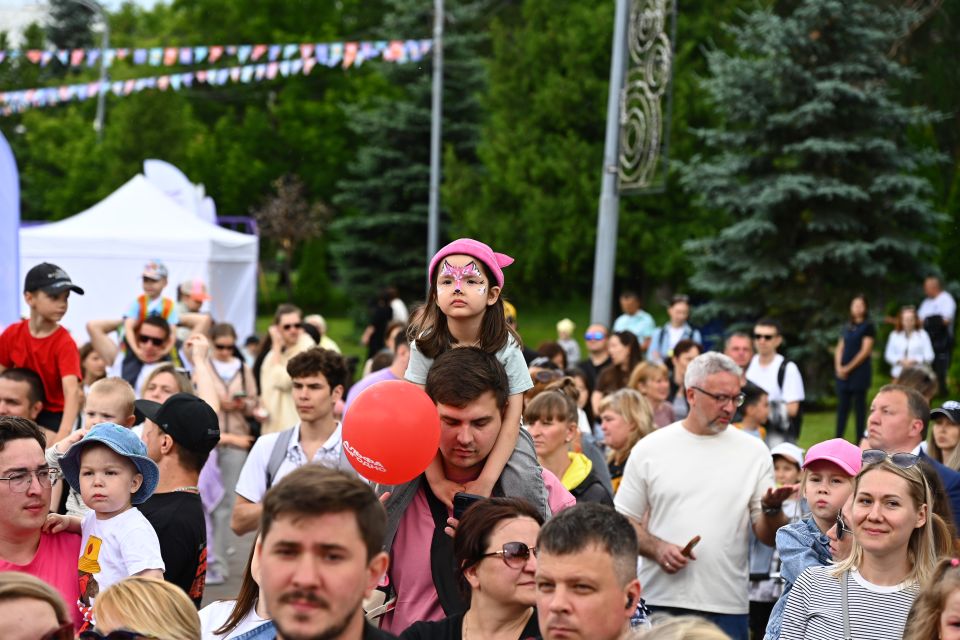 Алексей Текслер открыл в Челябинске детский фестиваль мороженого «Единорожок» Алексей Текслер открыл в Челябинске детский фестиваль мороженого «Единорожок»
