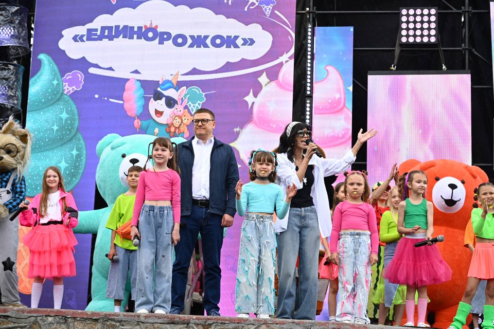 Алексей Текслер открыл в Челябинске детский фестиваль мороженого «Единорожок» Алексей Текслер открыл в Челябинске детский фестиваль мороженого «Единорожок»