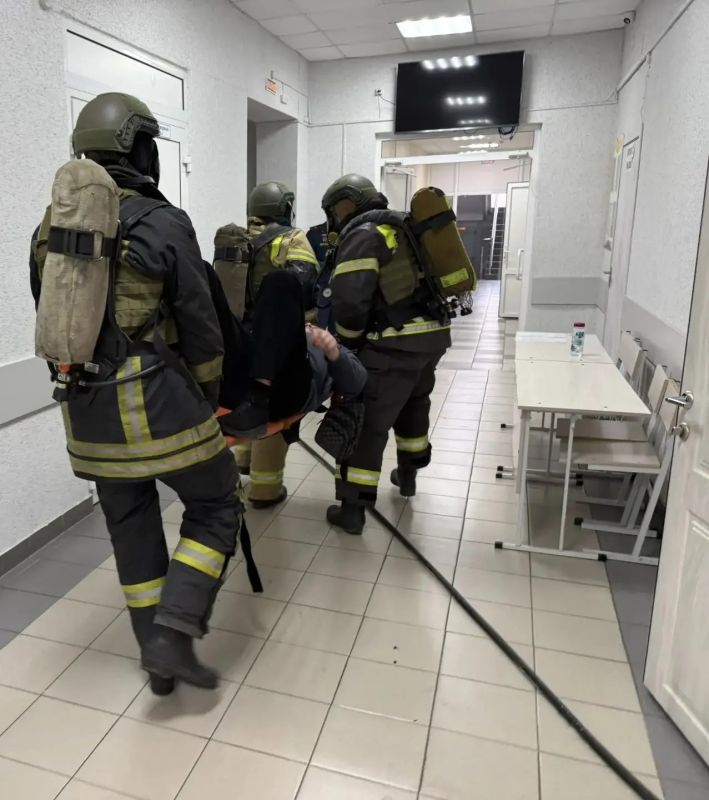 Оперативной группой в Магнитогорске проводится антитеррористическая тренировка Оперативной группой в Магнитогорске проводится антитеррористическая тренировка