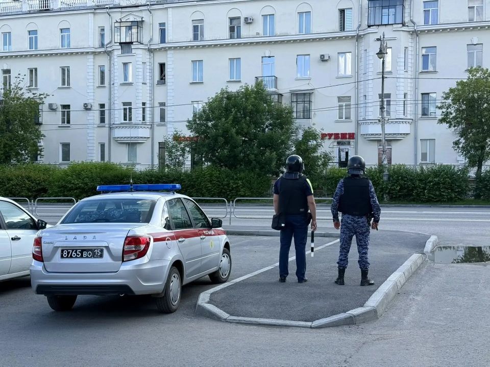 Оперативной группой в Магнитогорске проводится антитеррористическая тренировка Оперативной группой в Магнитогорске проводится антитеррористическая тренировка