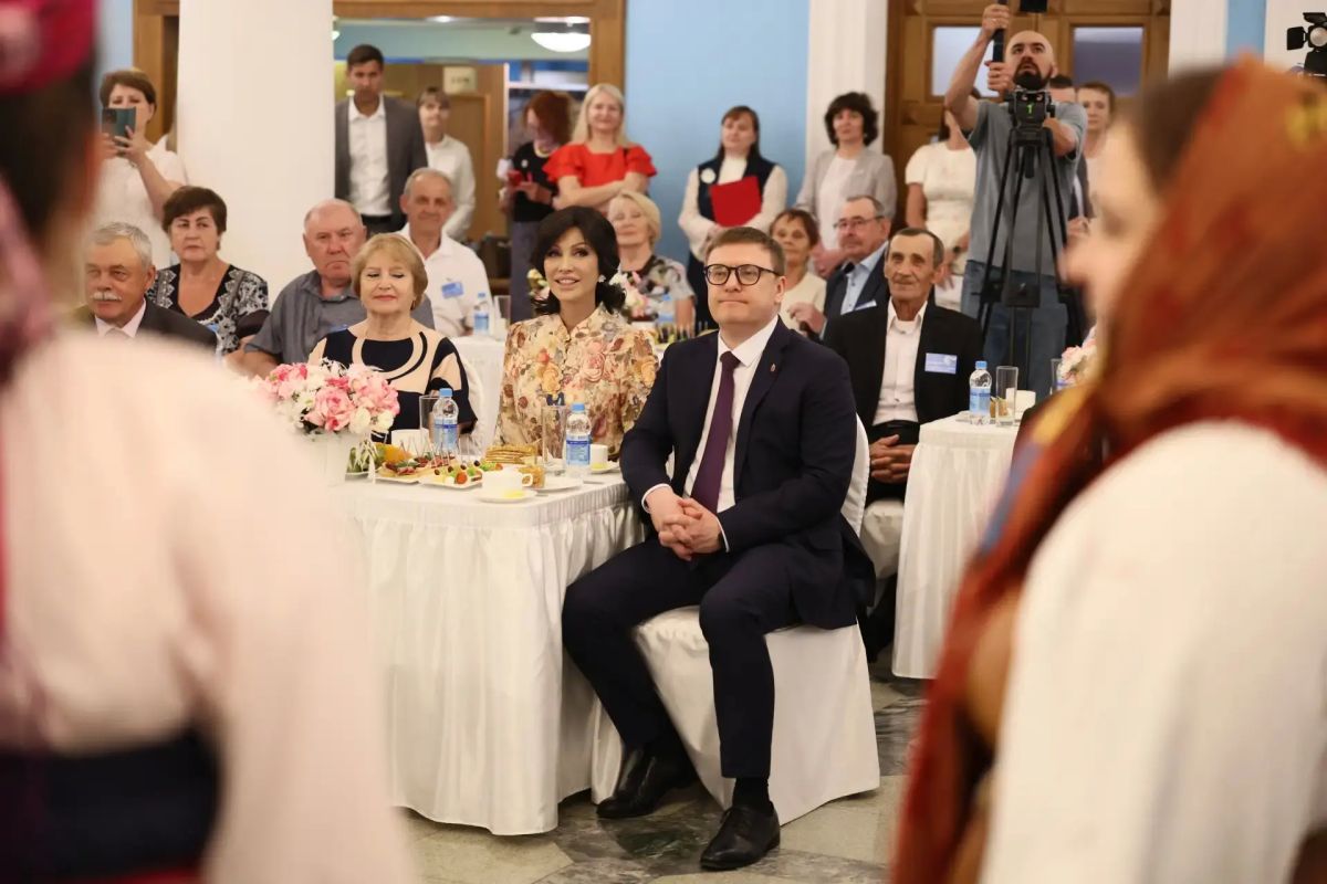 Южноуральским супружеским парам вручили медали «За любовь и верность» Южноуральским супружеским парам вручили медали «За любовь и верность»