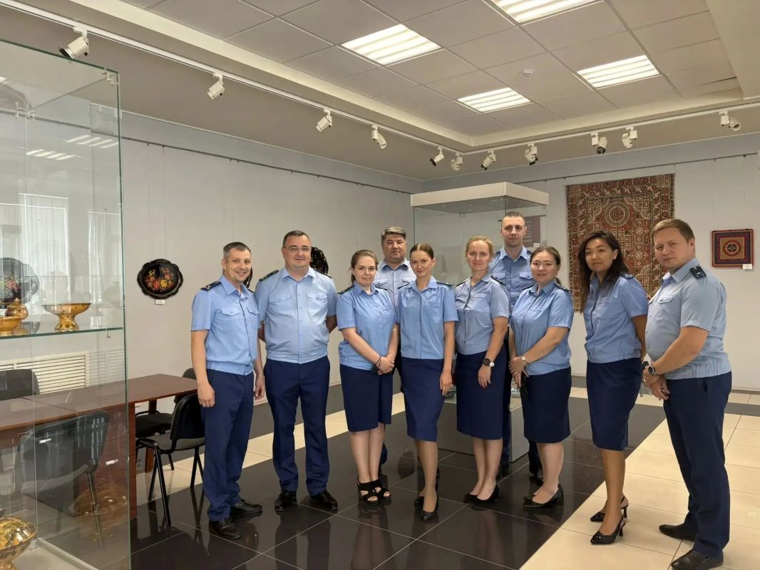В Магнитогорске работники прокуратуры посетили выставку декоративно-прикладного искусства «Россия - симфония народов» В Магнитогорске работники прокуратуры посетили выставку декоративно-прикладного искусства «Россия - симфония народов»