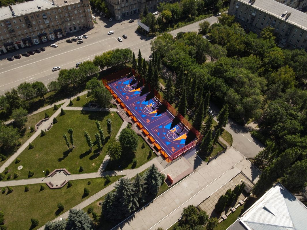 В Магнитогорске построили новую площадку для стритбола В Магнитогорске построили новую площадку для стритбола