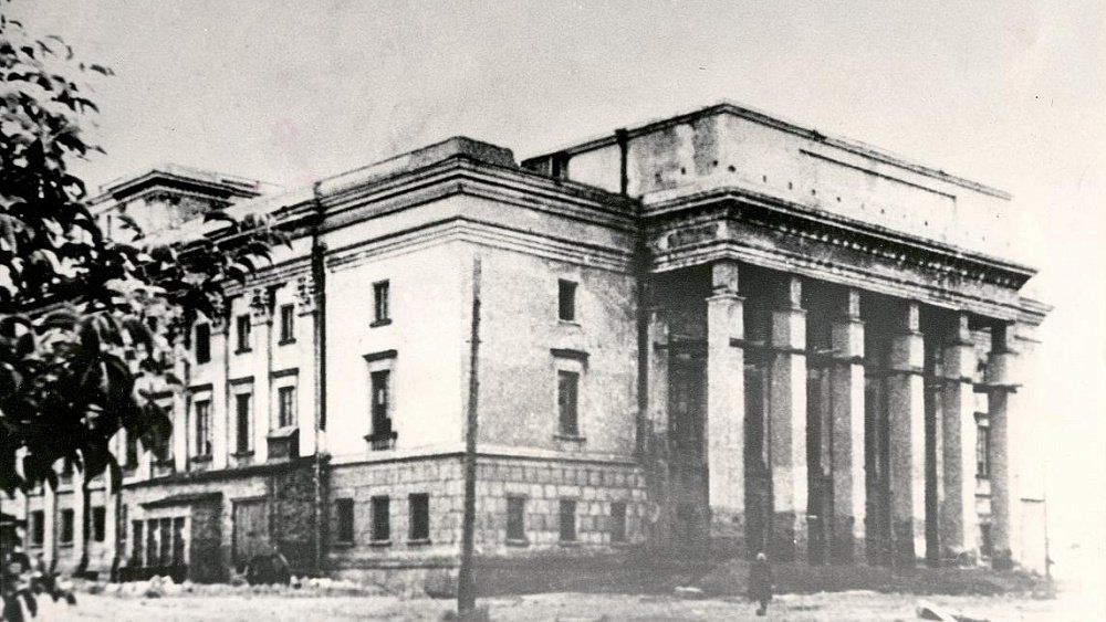 Первые симфонические оркестры начали появляться в Челябинске в начале XX века Первые симфонические оркестры начали появляться в Челябинске в начале XX века