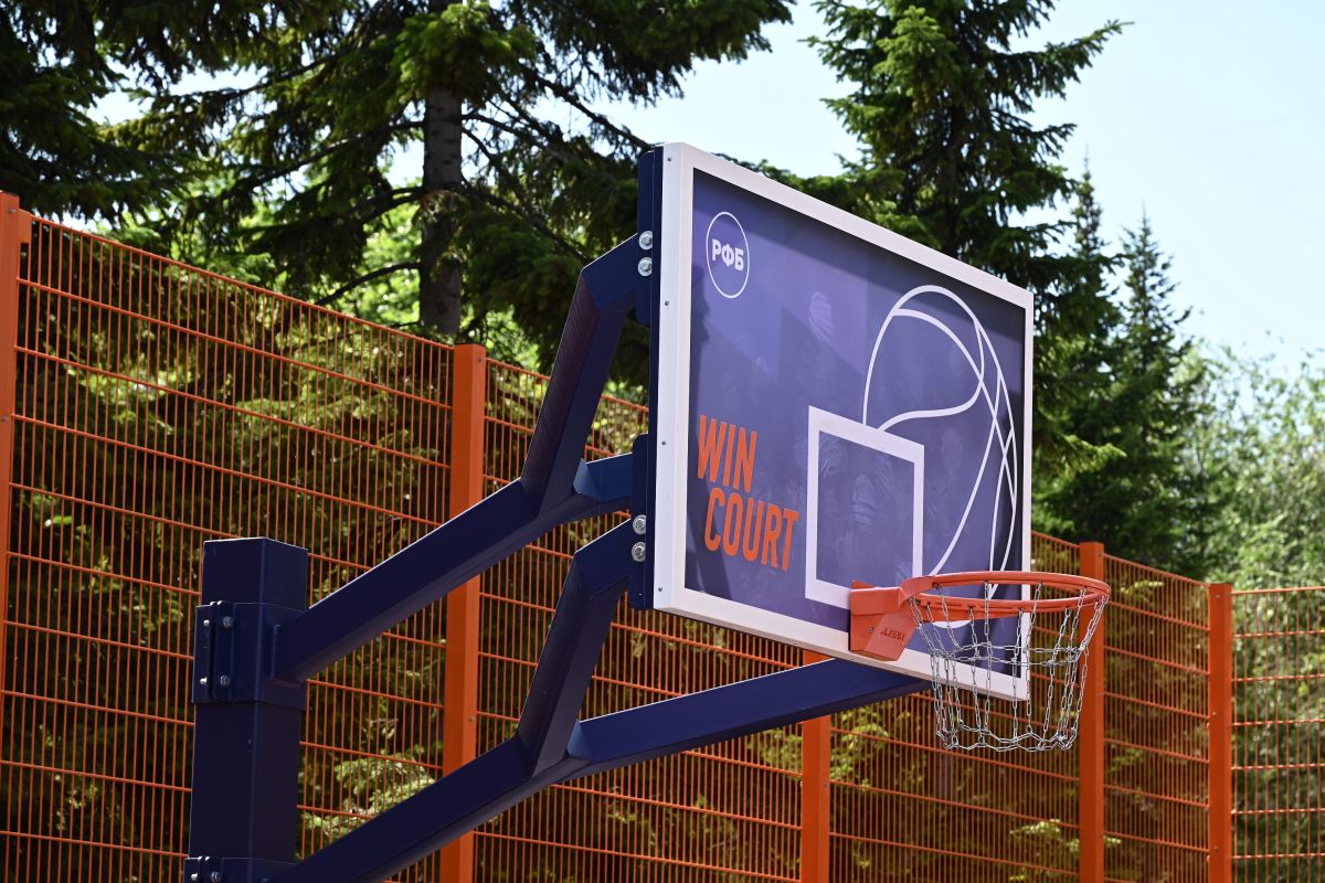 В Магнитогорске открылась современная баскетбольная площадка WIN COURT В Магнитогорске открылась современная баскетбольная площадка WIN COURT
