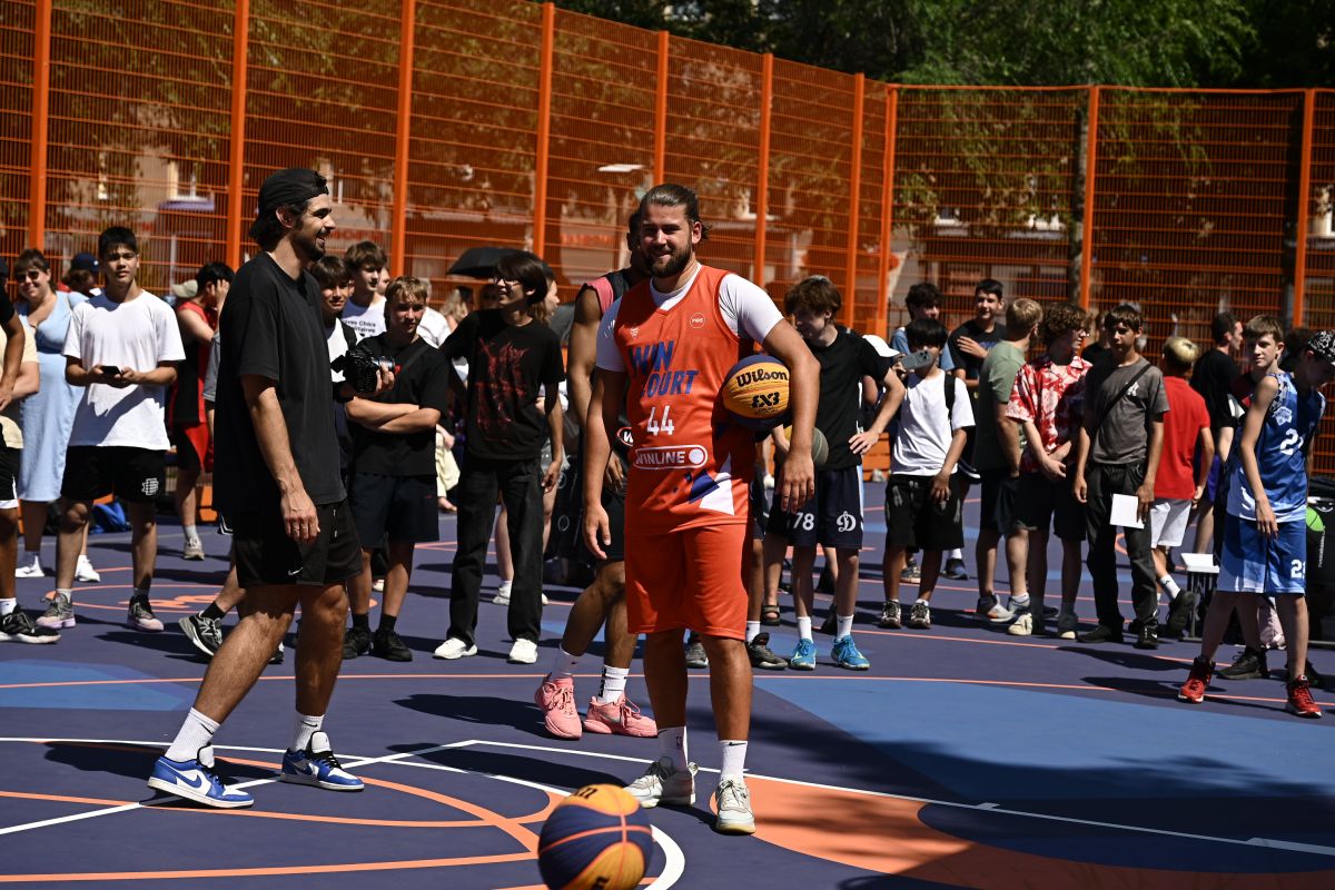 В Магнитогорске открылась современная баскетбольная площадка WIN COURT В Магнитогорске открылась современная баскетбольная площадка WIN COURT