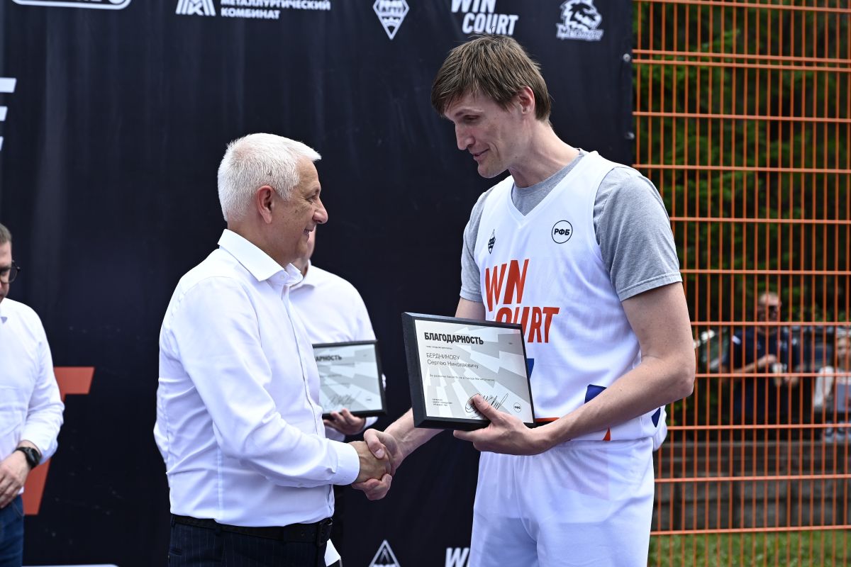 В Магнитогорске открылась современная баскетбольная площадка WIN COURT В Магнитогорске открылась современная баскетбольная площадка WIN COURT