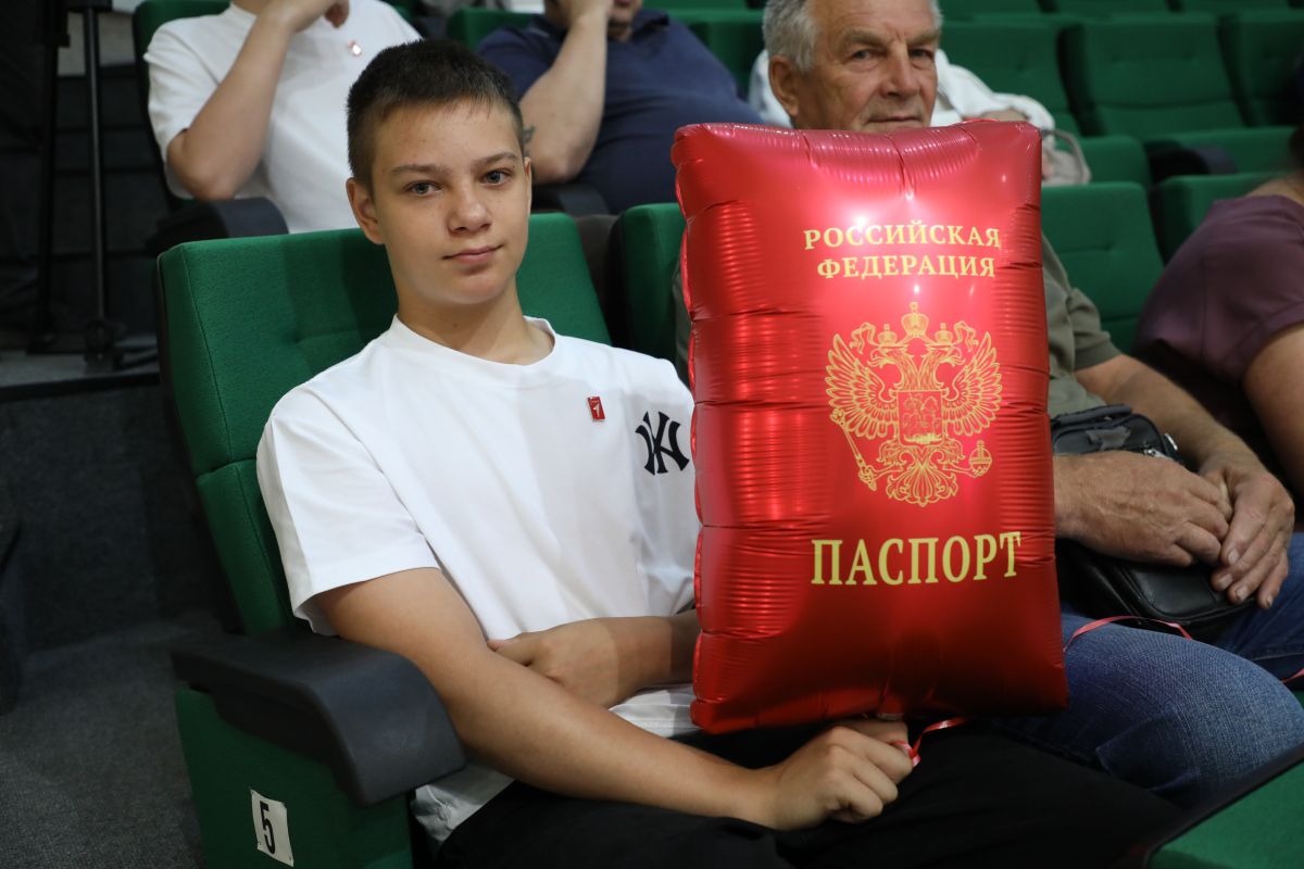 Первый паспорт — первый шаг во взрослую жизнь Первый паспорт — первый шаг во взрослую жизнь
