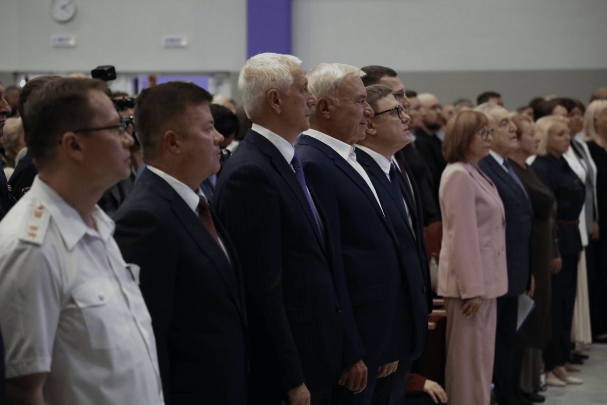 С заботой о здоровье, образовании и семьях С заботой о здоровье, образовании и семьях