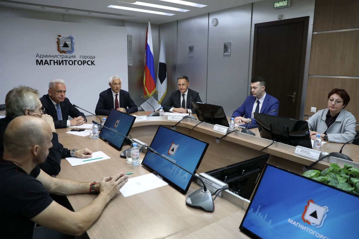 Логотип на век Логотип на век