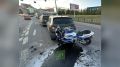 Байкер сбил пешехода и врезался в авто