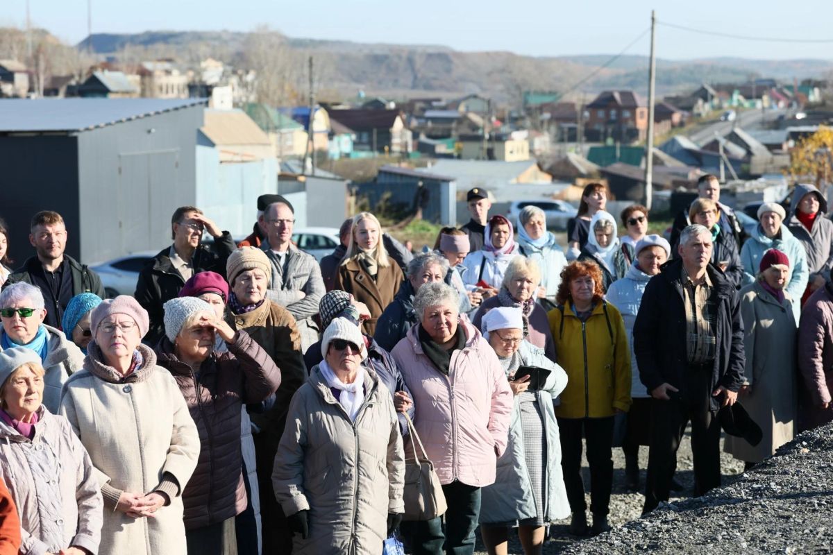 В Сатке торжественно открыта скульптура Николая Чудотворца В Сатке торжественно открыта скульптура Николая Чудотворца