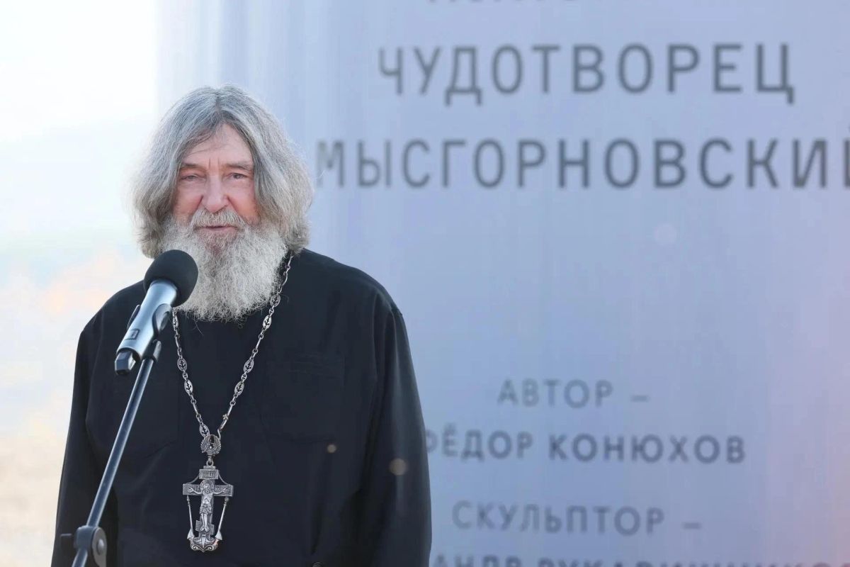 В Сатке торжественно открыта скульптура Николая Чудотворца В Сатке торжественно открыта скульптура Николая Чудотворца