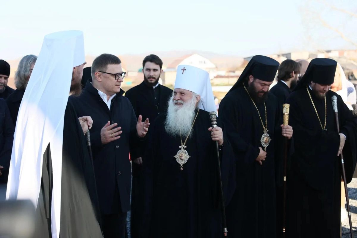 В Сатке торжественно открыта скульптура Николая Чудотворца В Сатке торжественно открыта скульптура Николая Чудотворца