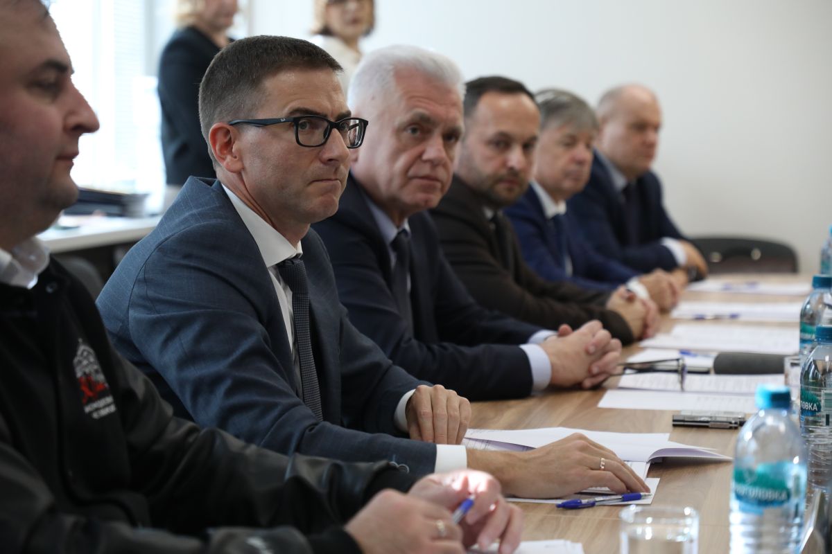 Кандидаты держат экзамен Кандидаты держат экзамен