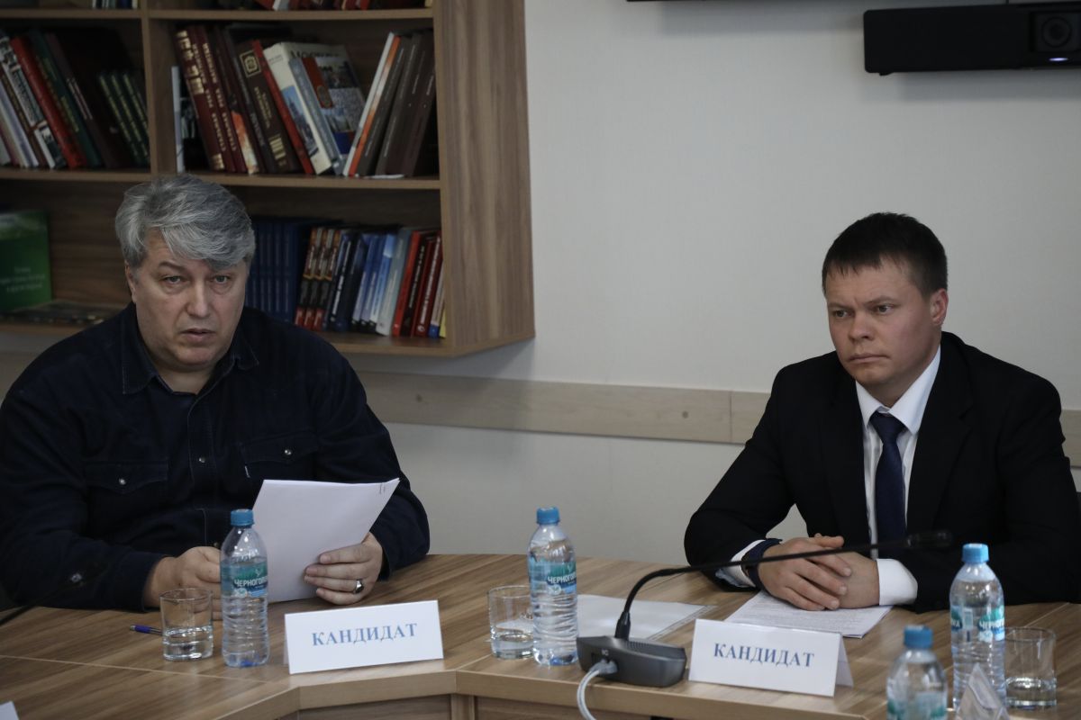 Кандидаты держат экзамен Кандидаты держат экзамен